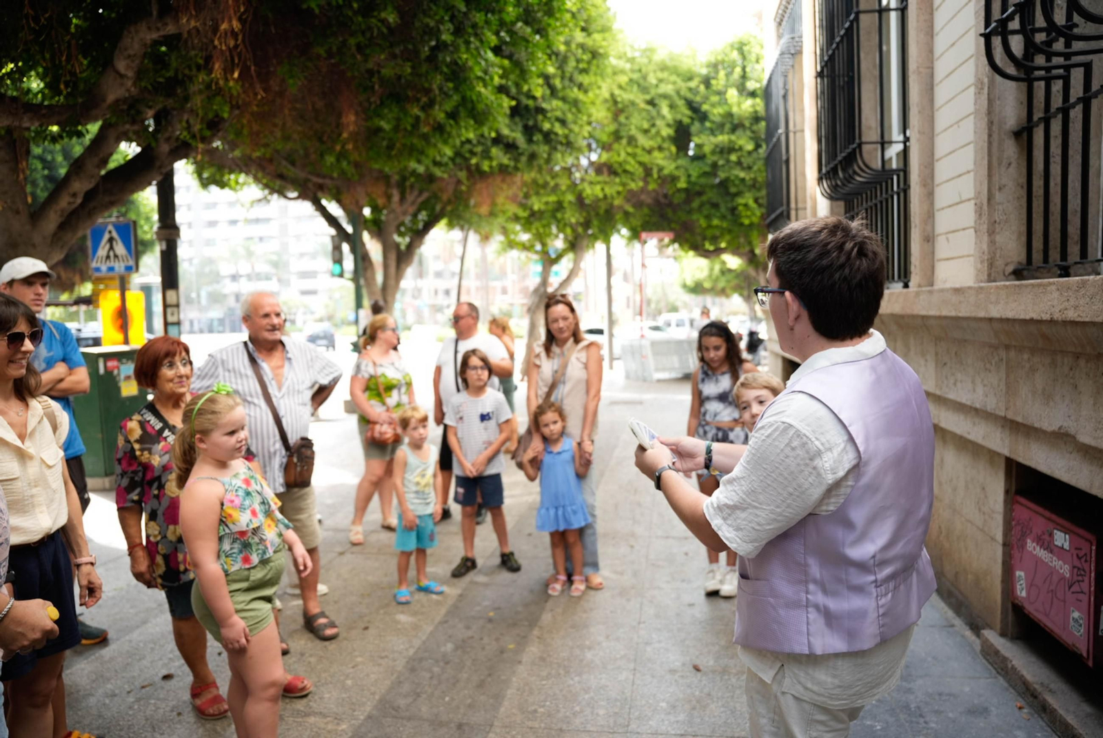 Las mejores imágenes del espectáculo de magia en la calle de la Feria de Almería