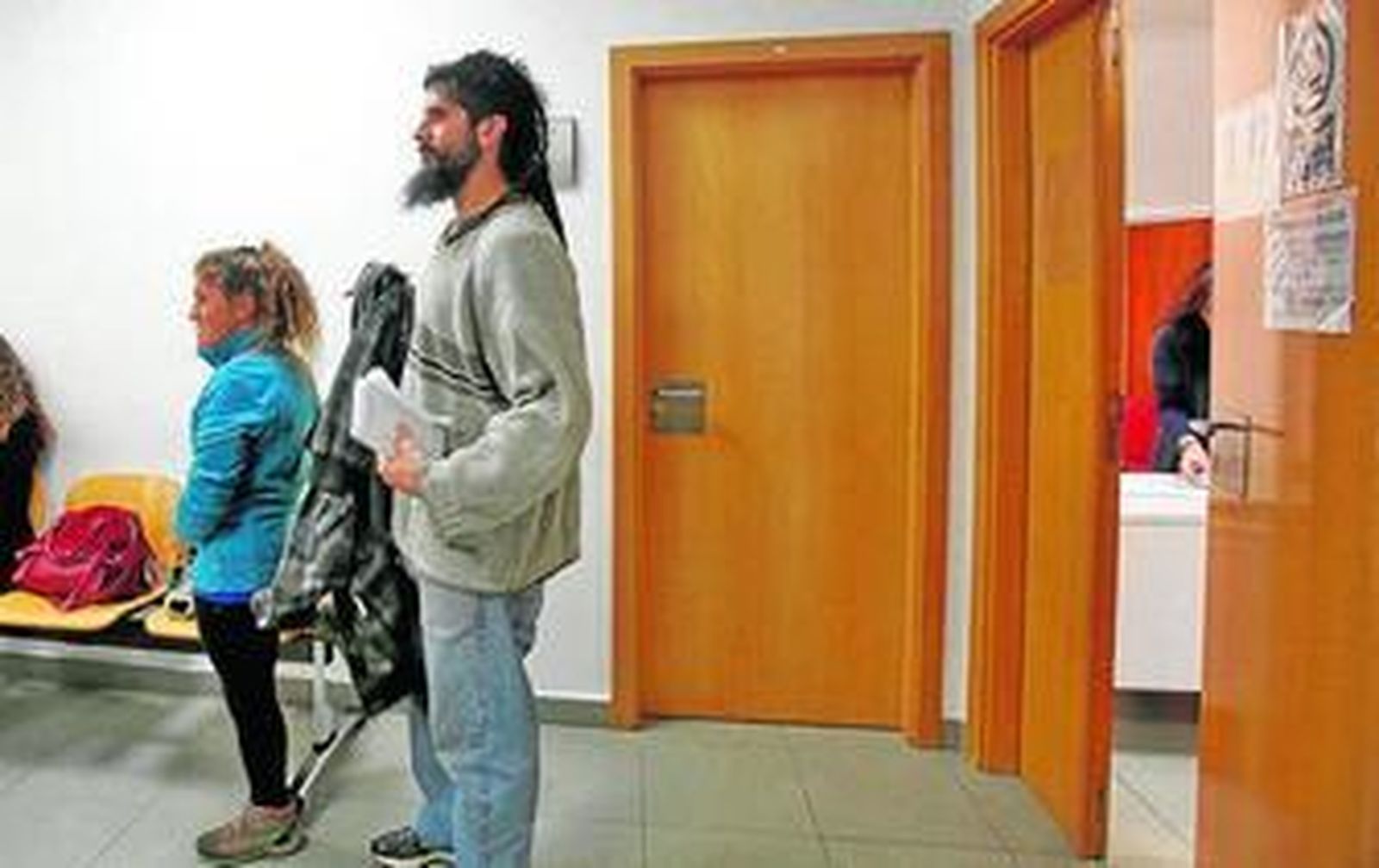 Los dos acusados, ayer, antes de la suspensión de la vista.