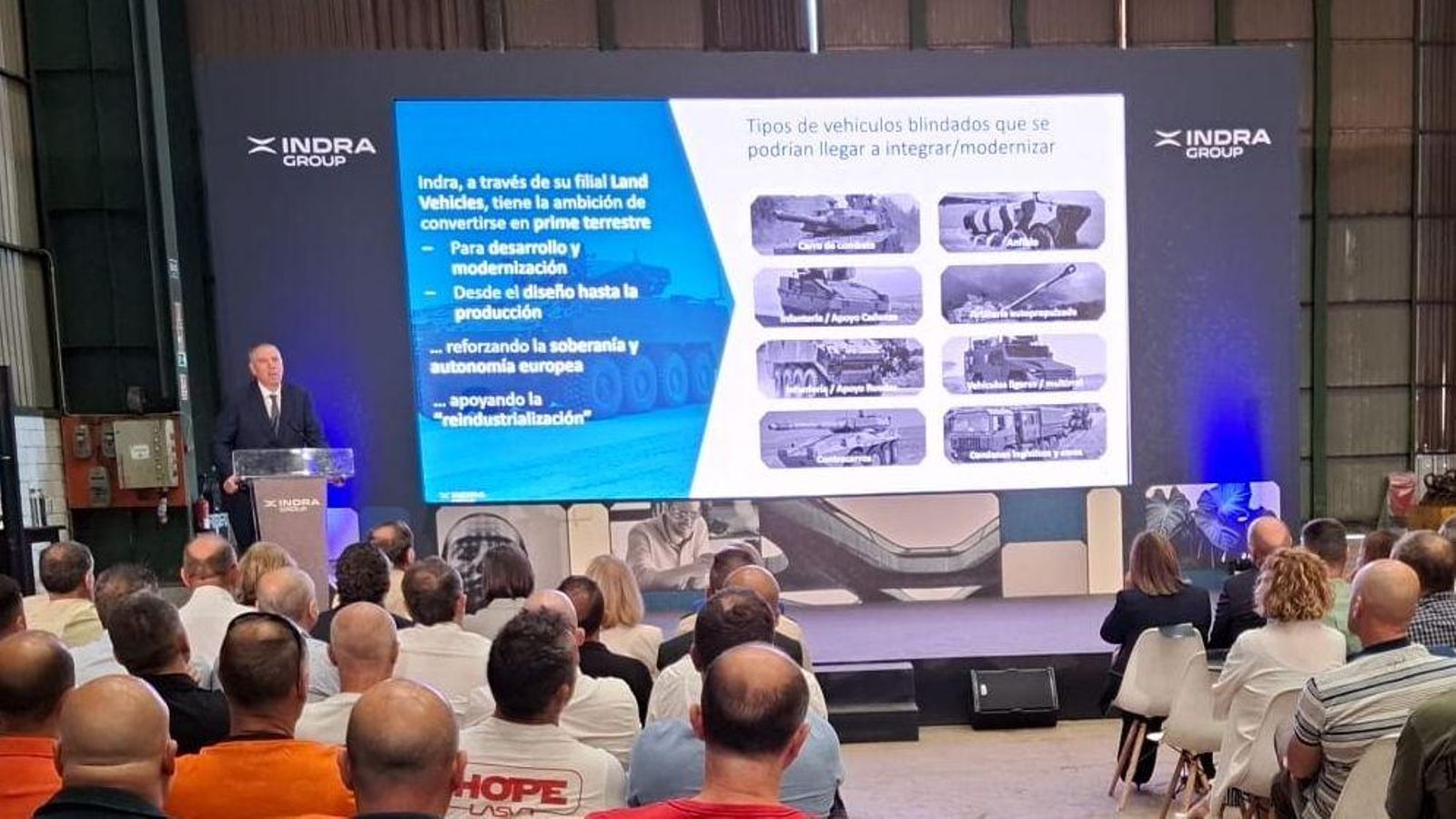 De los Mozos durante la presentación de la filial de Indra, Land Vehicles, de la que se hará cargo Torres a partir de ahora.