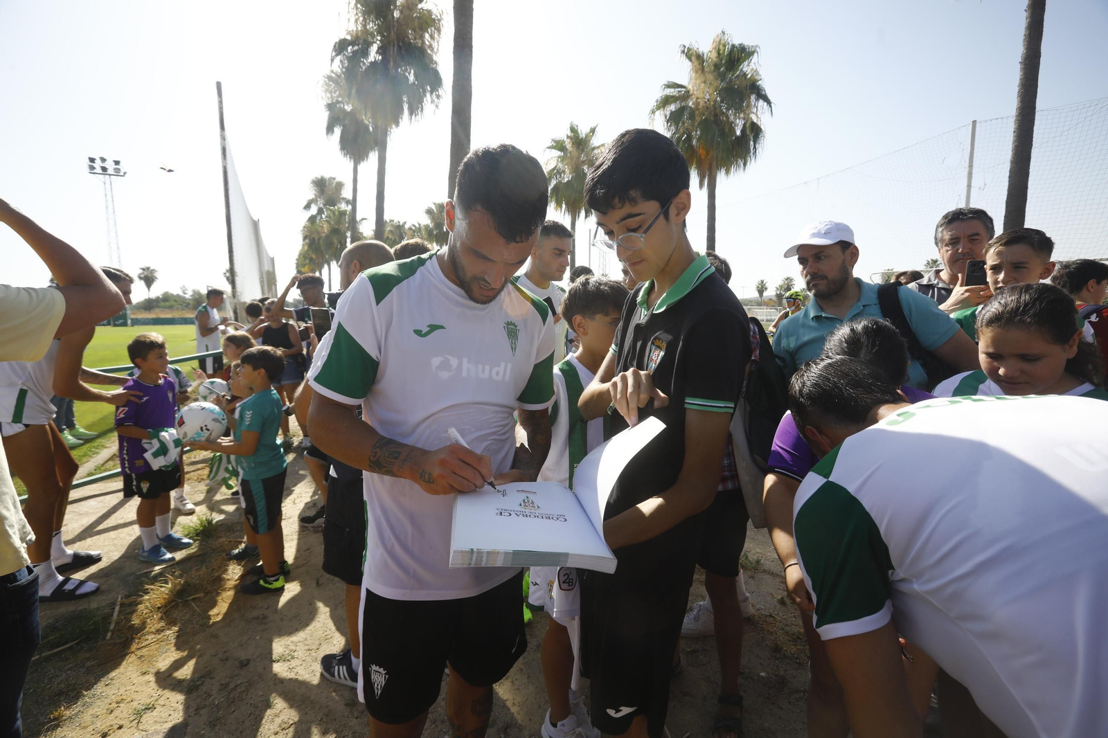 La ilusión puede con el calor en el primer entrenamiento del Córdoba CF