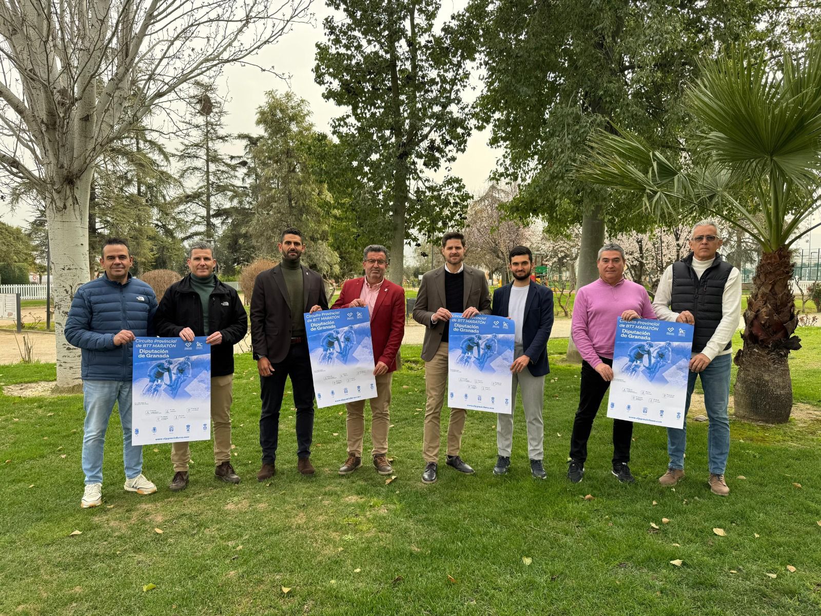 Los alcaldes de los municipios donde se celebrarán las pruebas junto al diputado de deportes Eric Escobedo.
