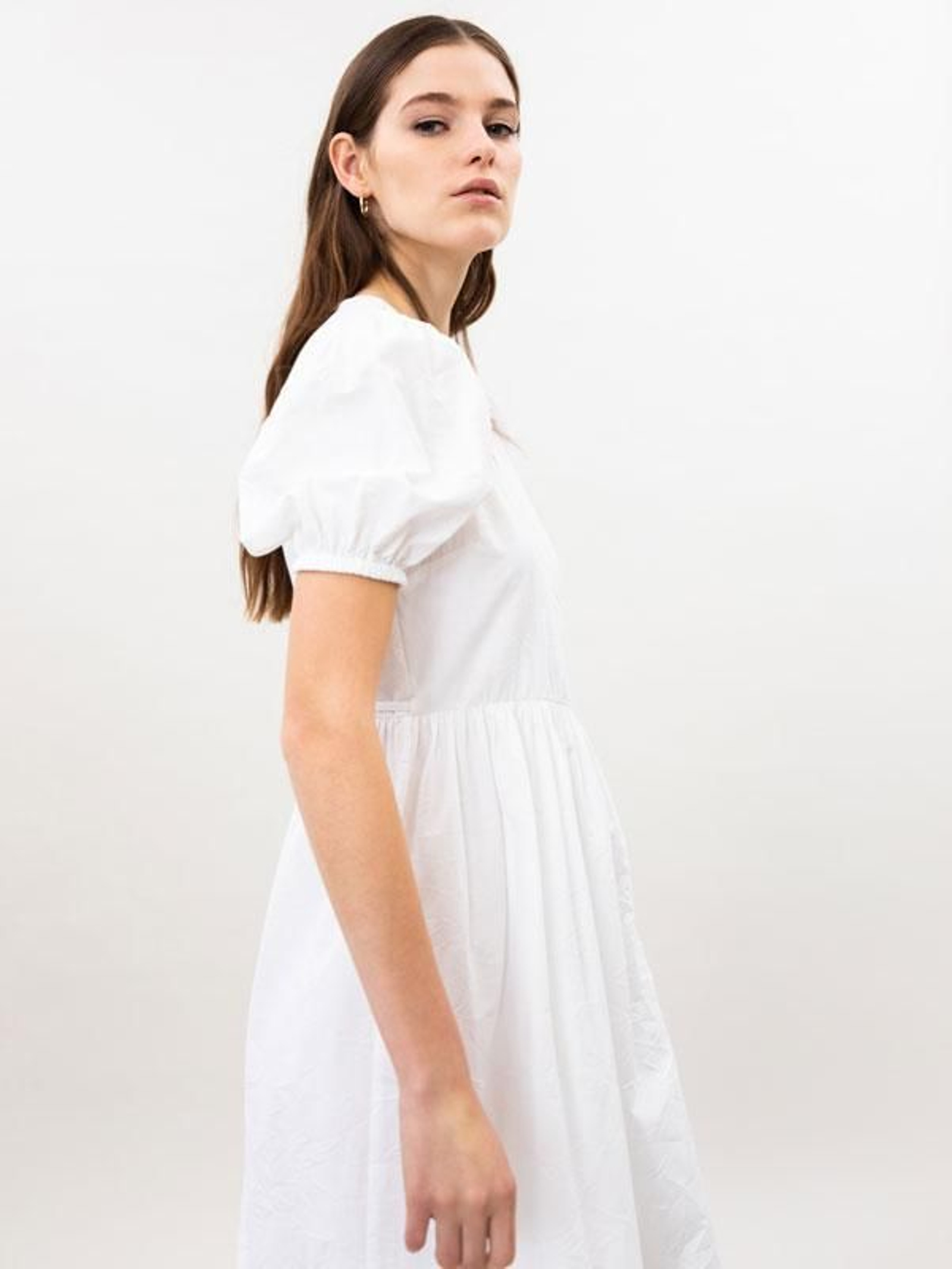 El vestido blanco de Lefties.