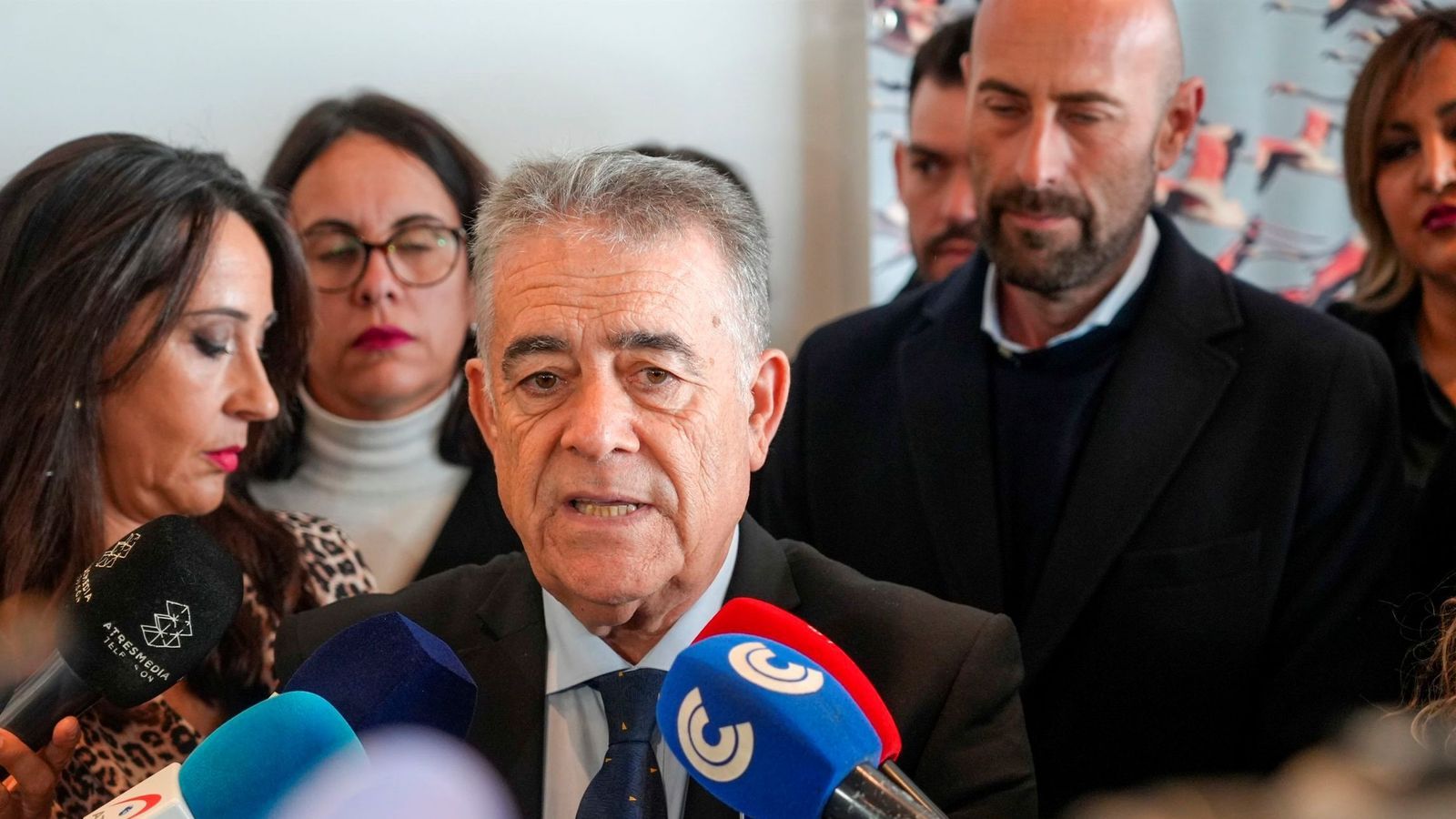 Tomás Ruiz, detrás de Francisco Bella.