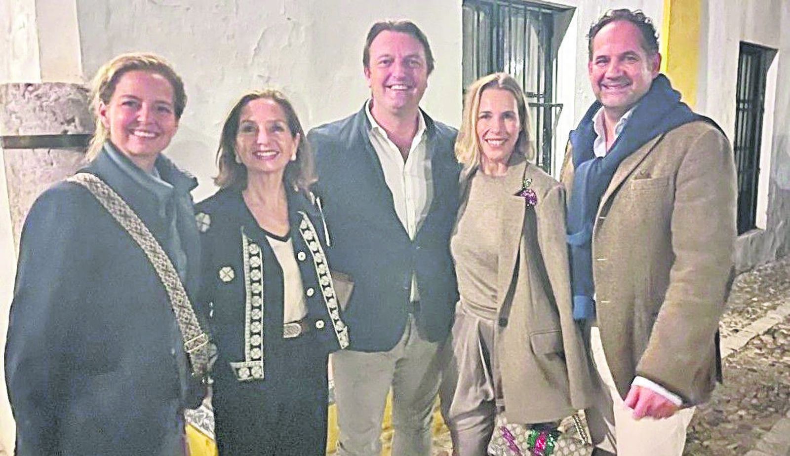 La pintora Adriana Torres, Valle López-Alonso, el maestro Raúl Gracia ‘El Tato’,  Carmen Salazar y José Ramón López.