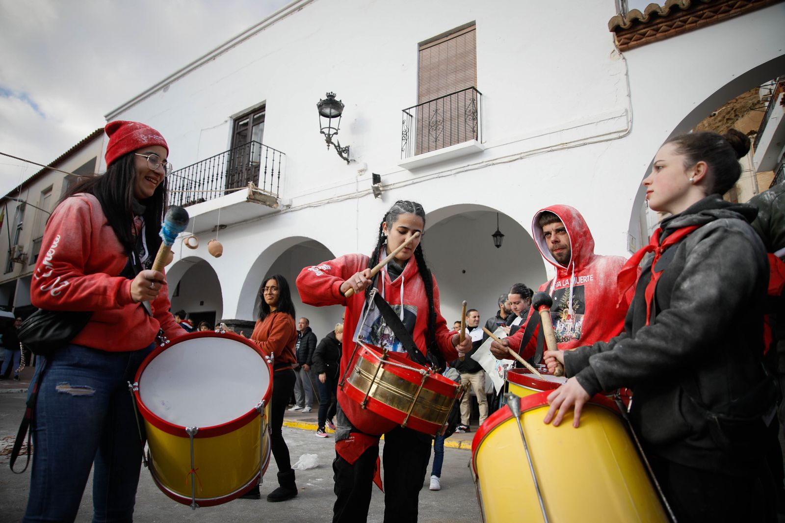 Las mejores imágenes del cierre de fiestas en Fiñana con "Las Ollas"