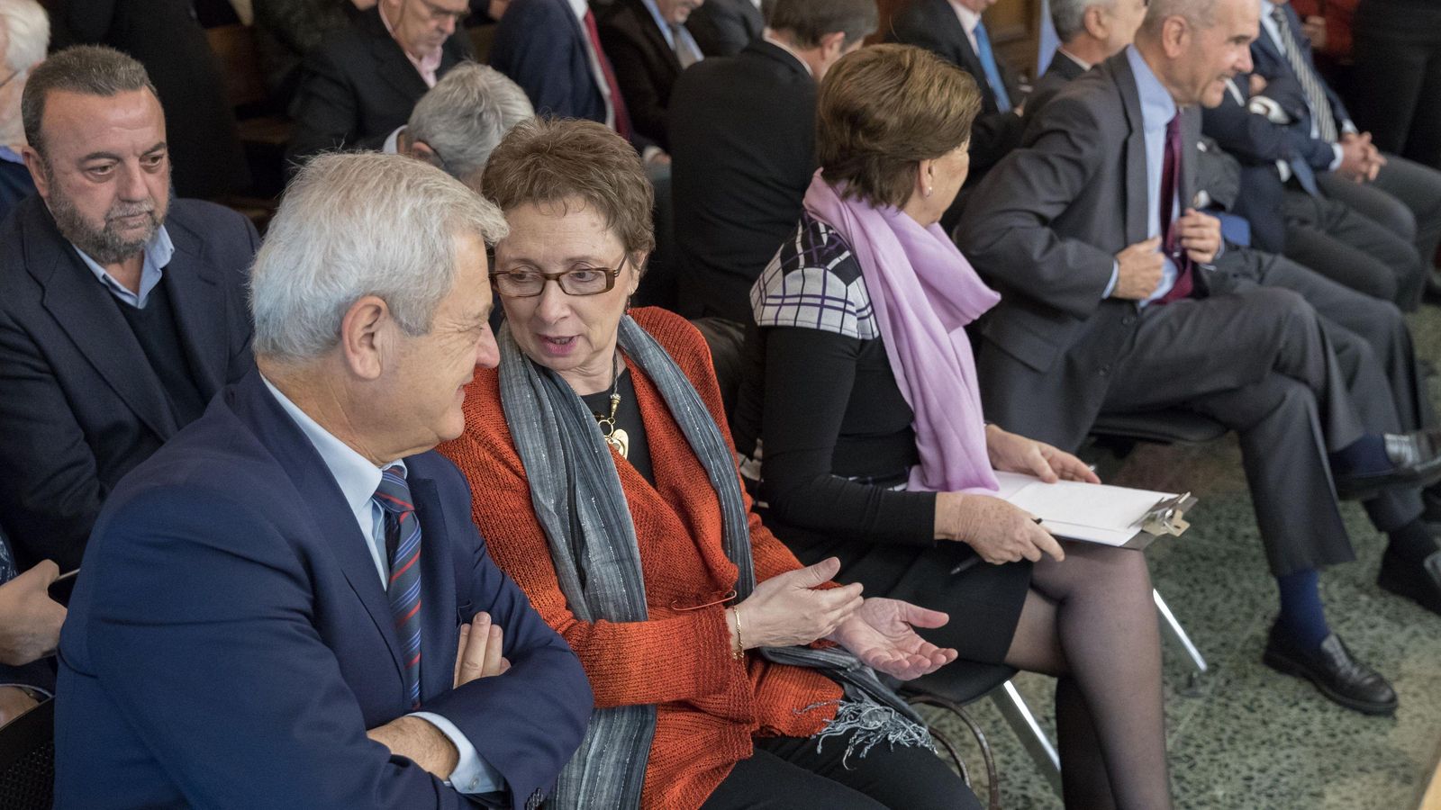 Los ex consejeros Francisco Vallejo y Carmen Martínez Aguayo, en primer plano.