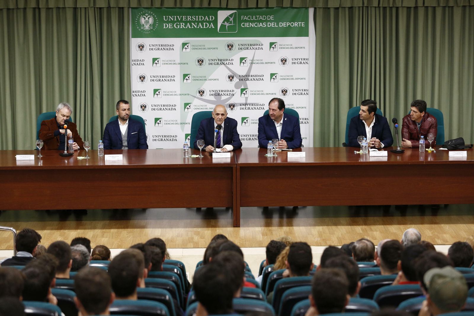 Diego Martínez y Pablo Pin, en el Aula Magna de la Facultad del Deporte