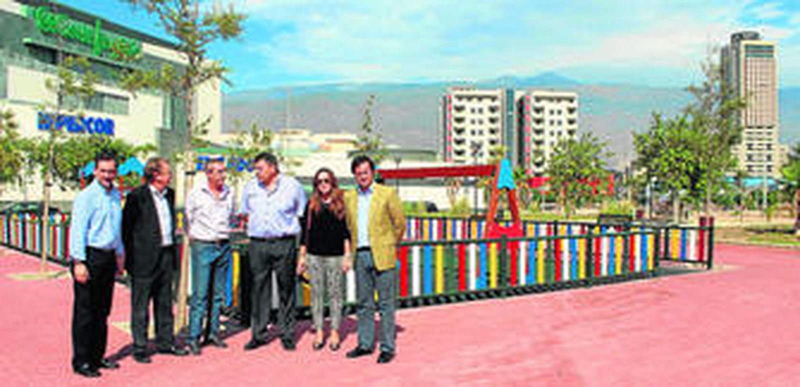 El alcalde, Francisco Góngora, ha visitado recientemente la urbanización, un nuevo lugar de ocio y esparcimiento para los ejidenses.