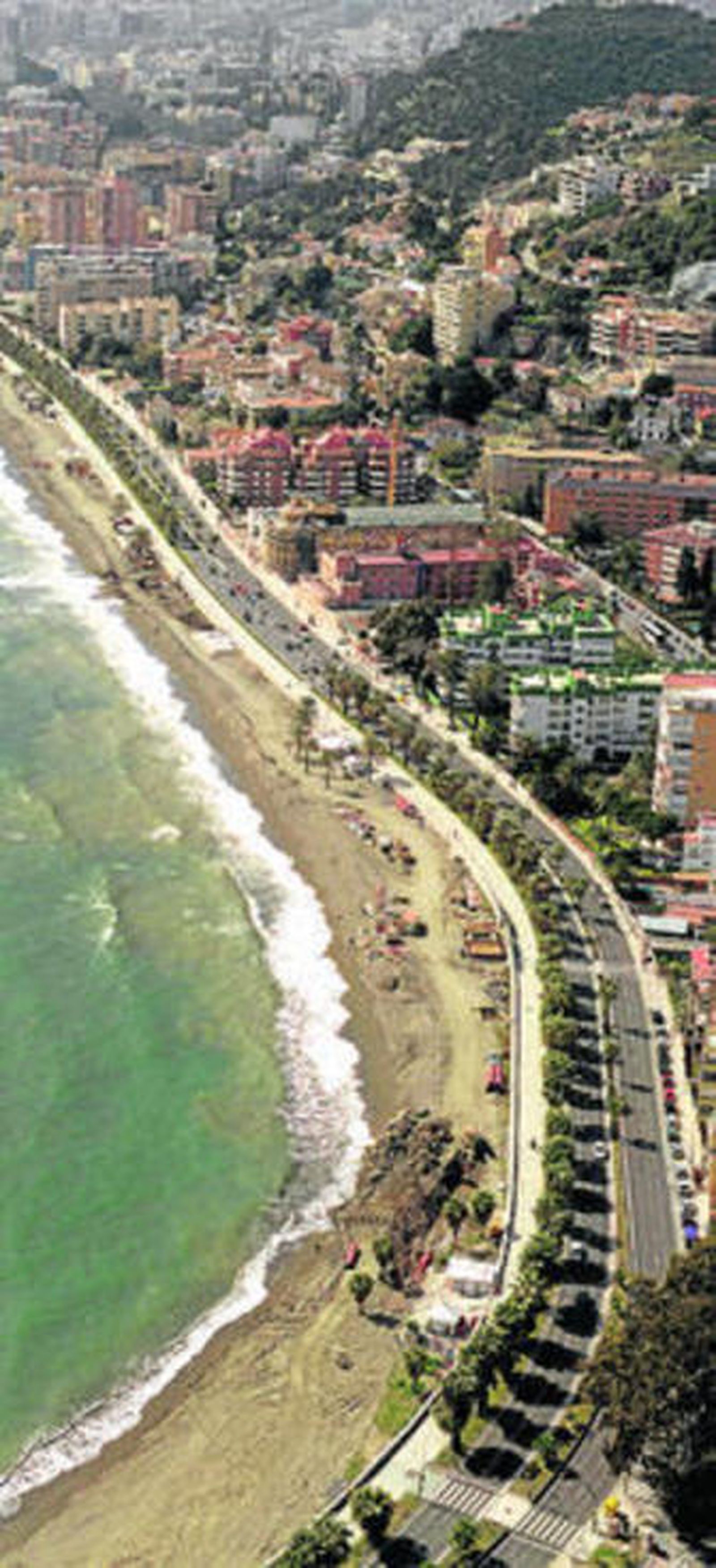 Vista aérea del paseo marítimo Pablo Ruiz Picasso.