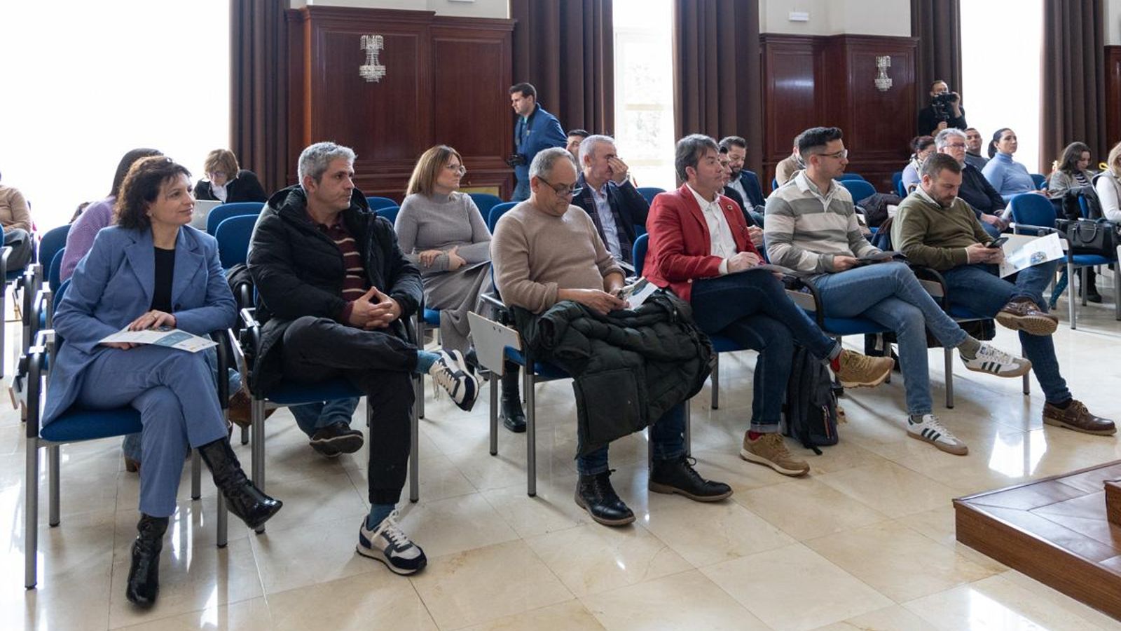 El secretario Antonio Hernando presenta el programa Conéctate 35