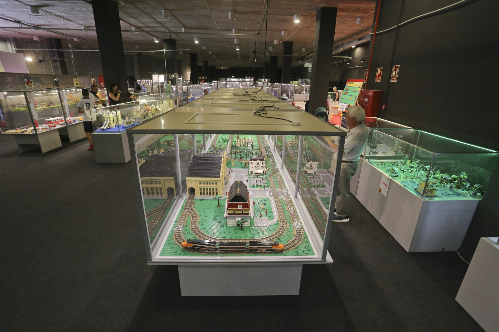Las fotos de la exposición de Lego en el Muelle Uno de Málaga