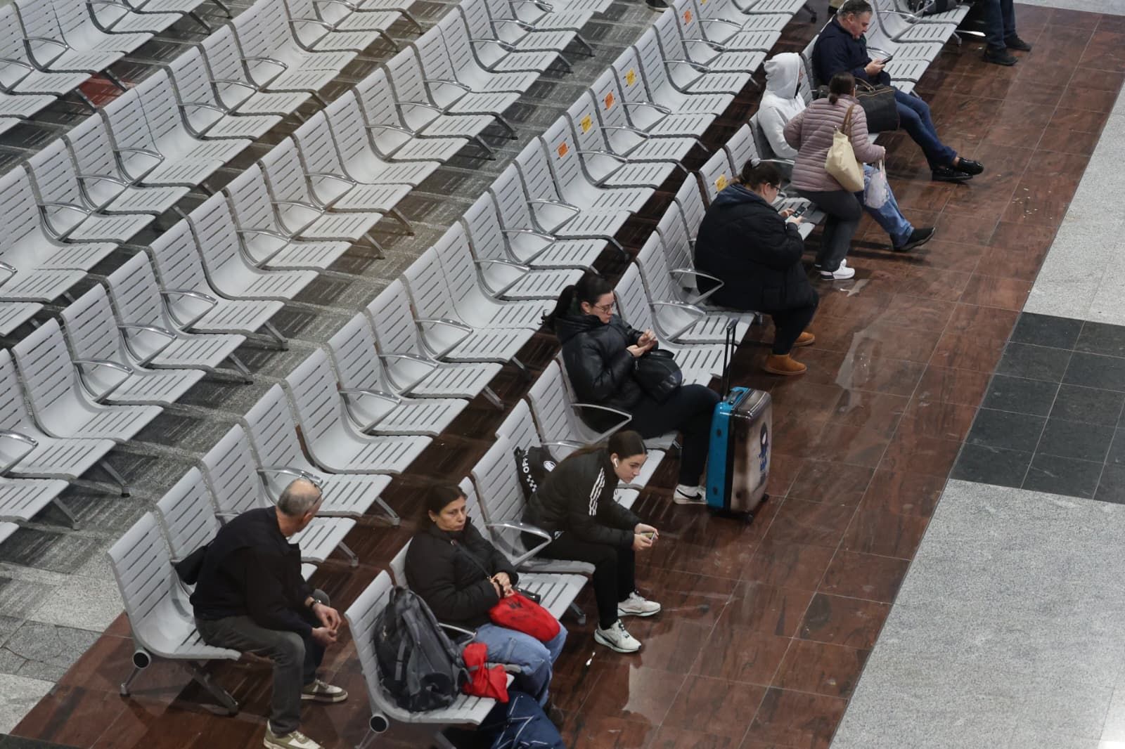 La estación de María Zambrano de Málaga esta mañana, tras el accidente en Córdoba, en imágenes