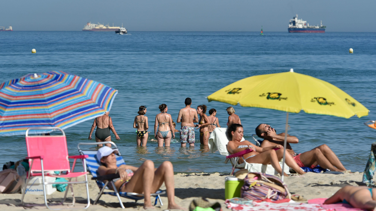 Fotos de la tarde en la playa del El Rinconcillo en plena ola de calor