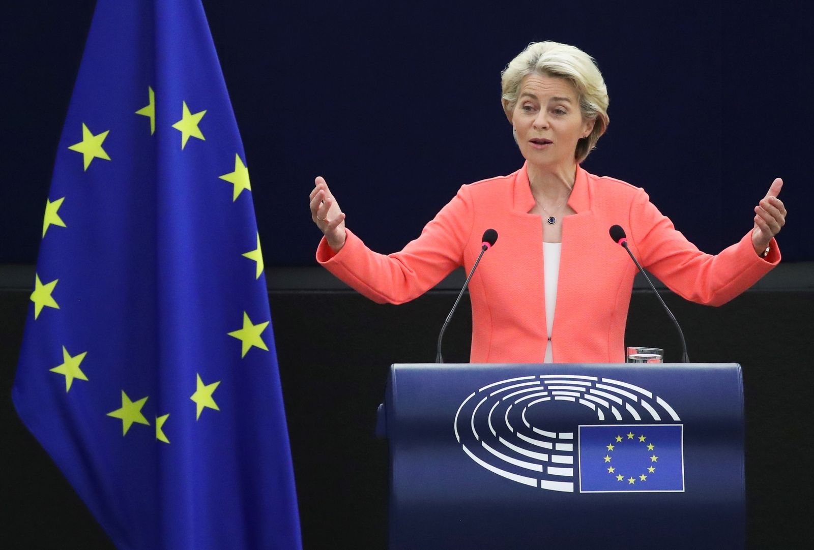 La presidenta de la Comisión Europea, Ursula von der Leyen, pronuncia su discurso sobre el Estado de la Unión, ayer en Estrasburgo.