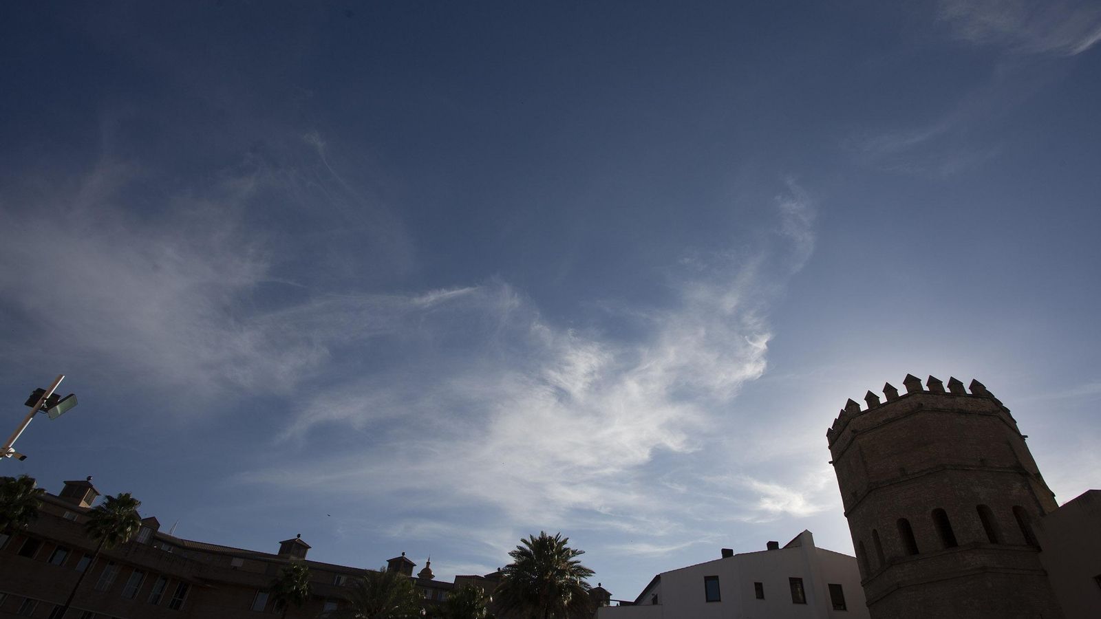 Contraluz de la Torre de la Plata.