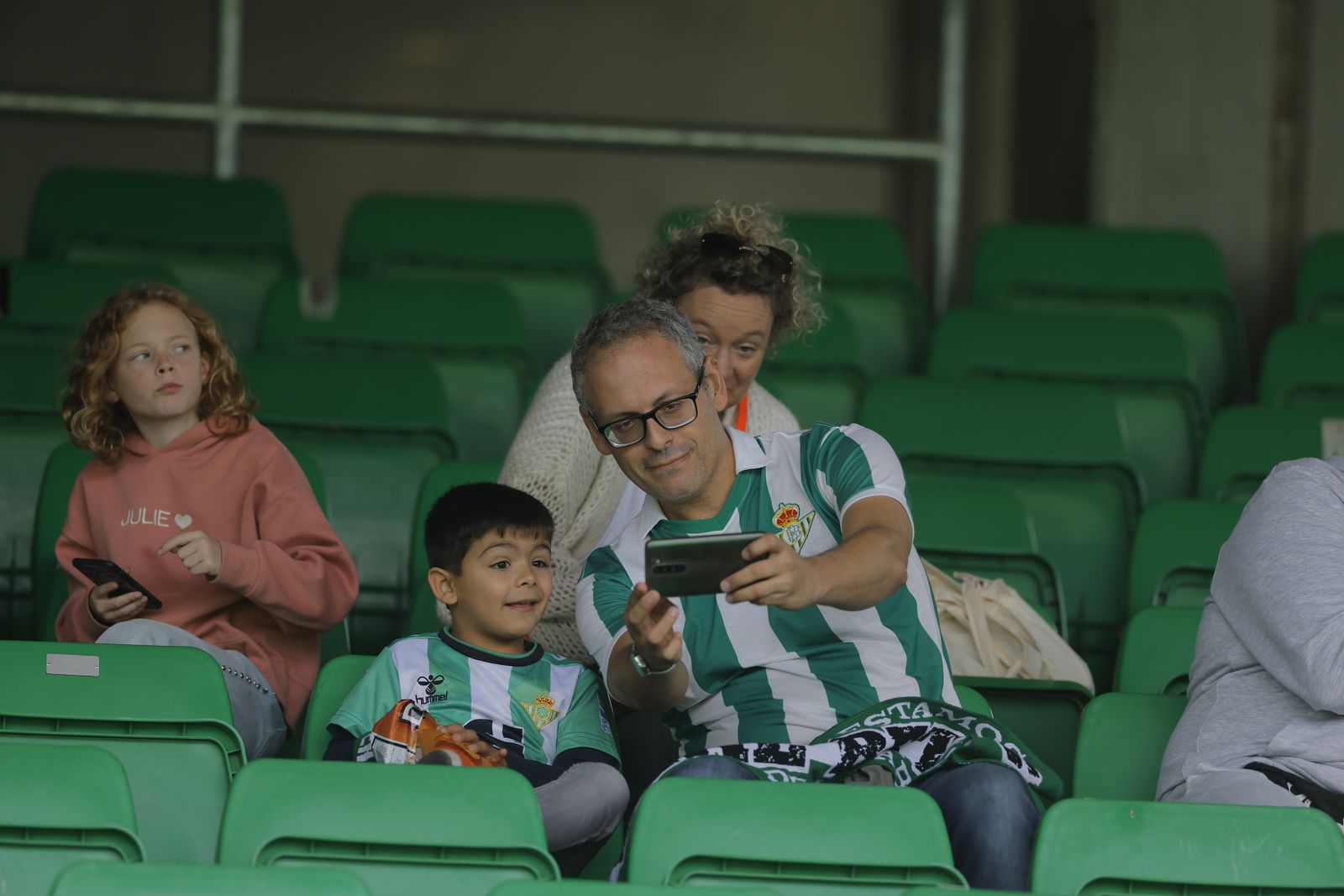 Búscate en las fotos del Betis-Osasuna