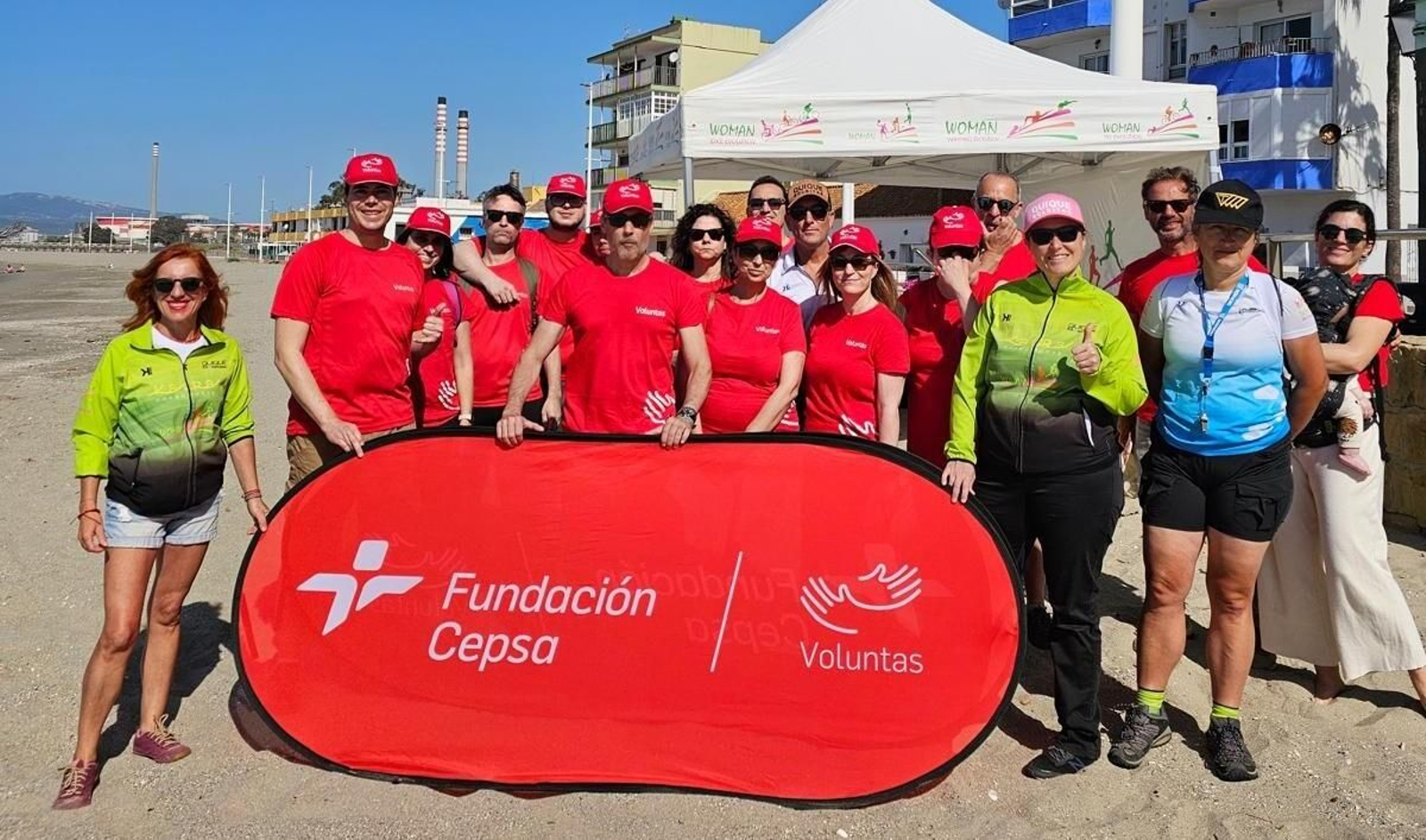 Jornada de limpieza en la playa de Puente Mayorga de manos del programa Voluntas de Fundación Cepsa Jornada de limpieza en la playa de Puente Mayorga de manos del programa Voluntas de Fundación Cepsa