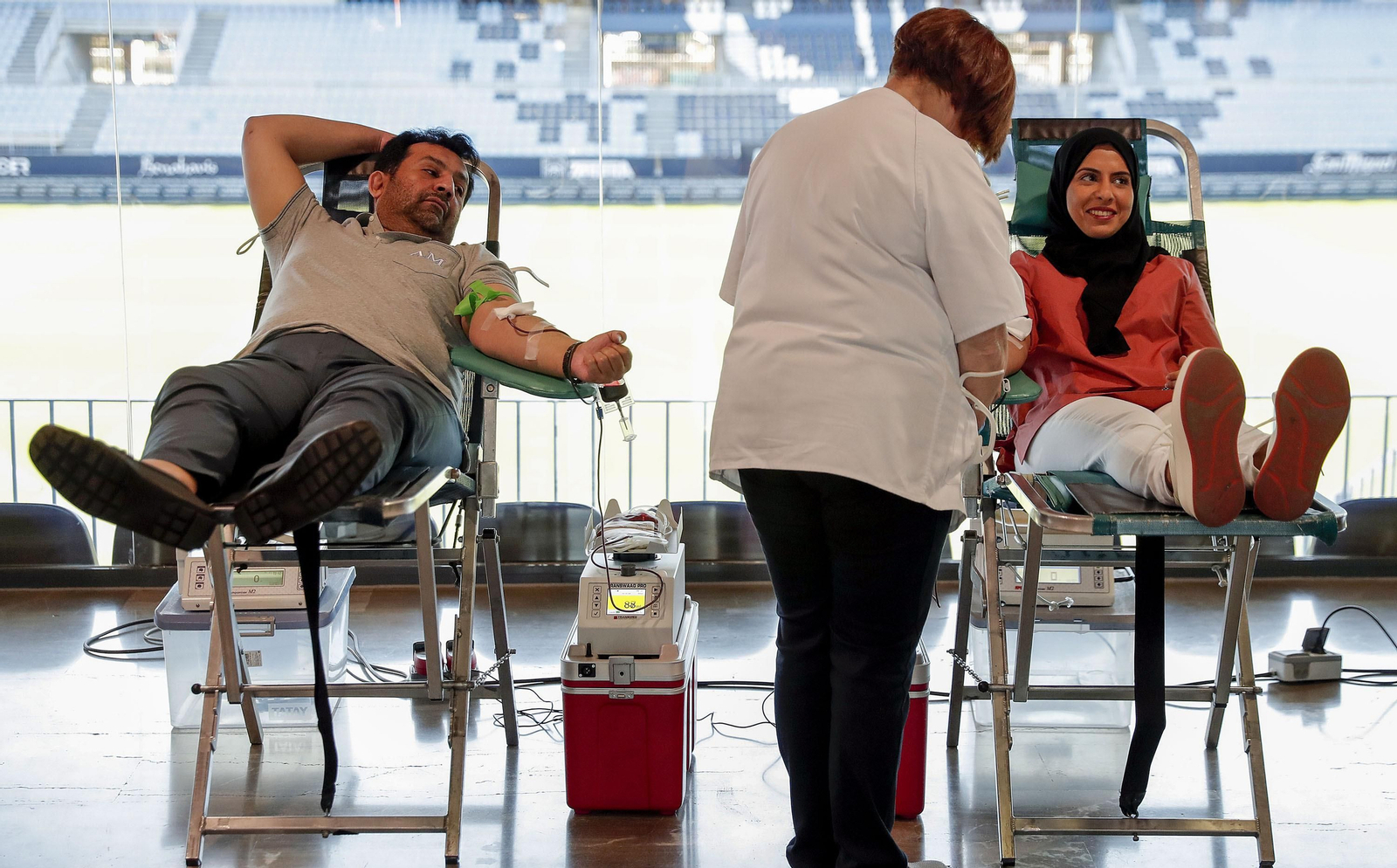 En fotos: los malaguistas acuden a La Rosaleda para donar sangre y médula