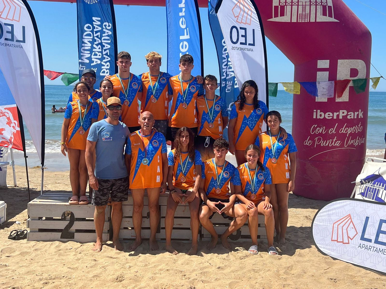 Miembros del CN Huelva en la Travesía de Punta Umbría.