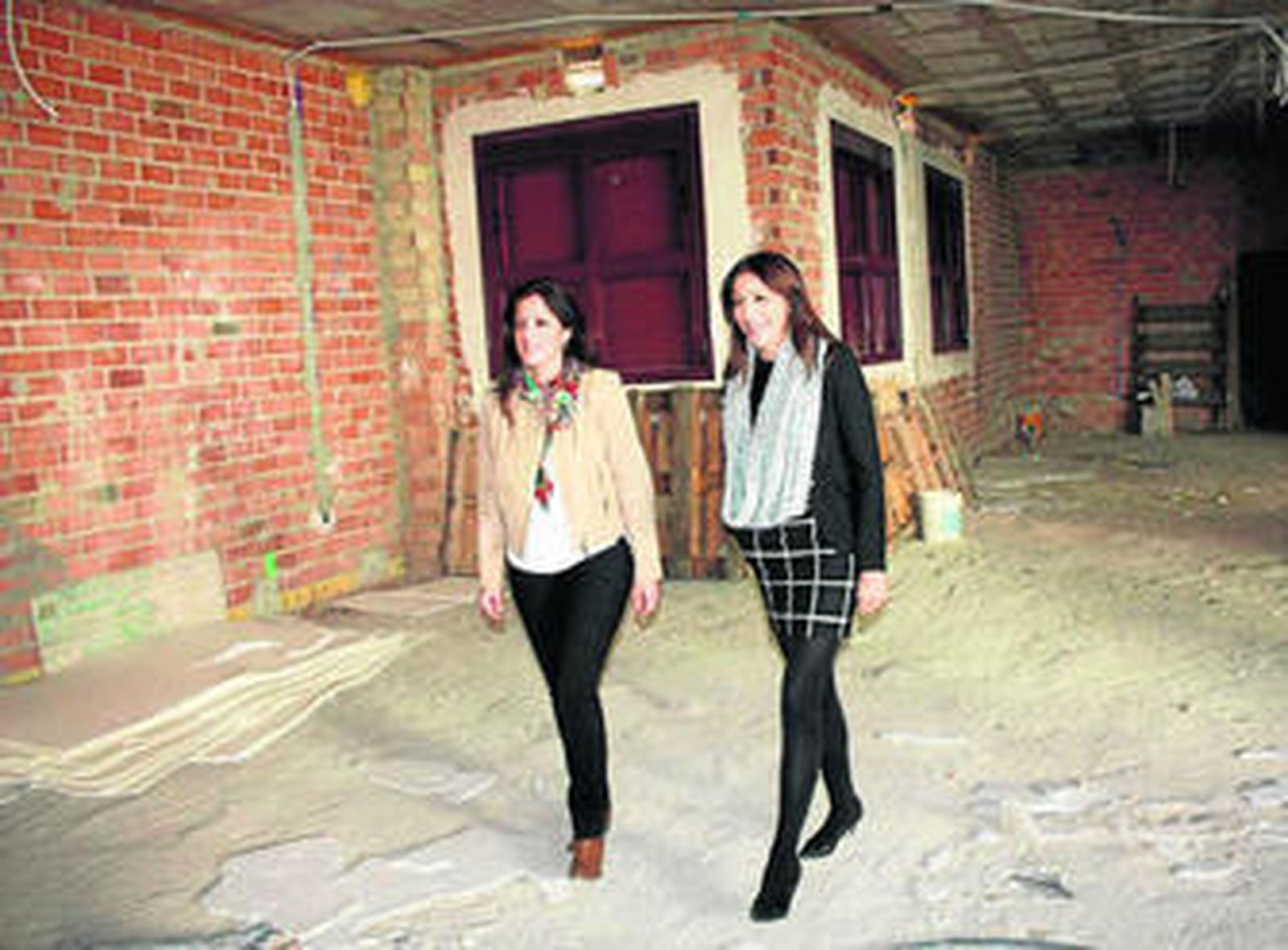 La alcaldesa y la concejal delegada de Contratación.