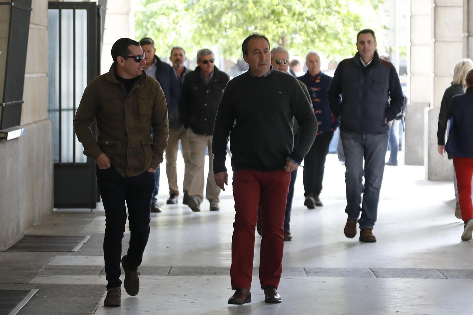 El presidente de la asociación Hispalense de Solidaridad del Taxi, Antonio Velarde, en los juzgados de Sevilla.