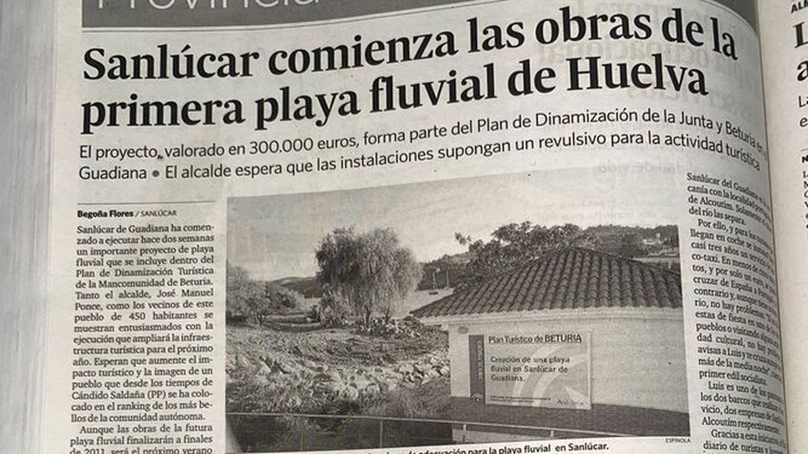 Así se presentaba la noticia de la playa fluvial de Sanlúcar en 2011.