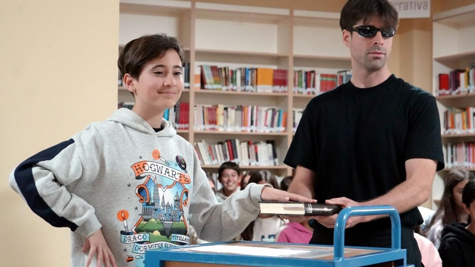 Momento del juramento de una de las testigos del juicio Momento del juramento de una de las testigos del juicio