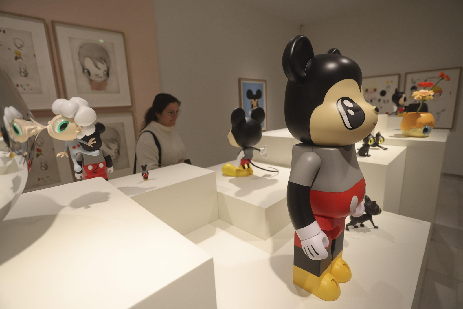 Las fotos de la exposición de Javier Calleja en Málaga y su gato Günter