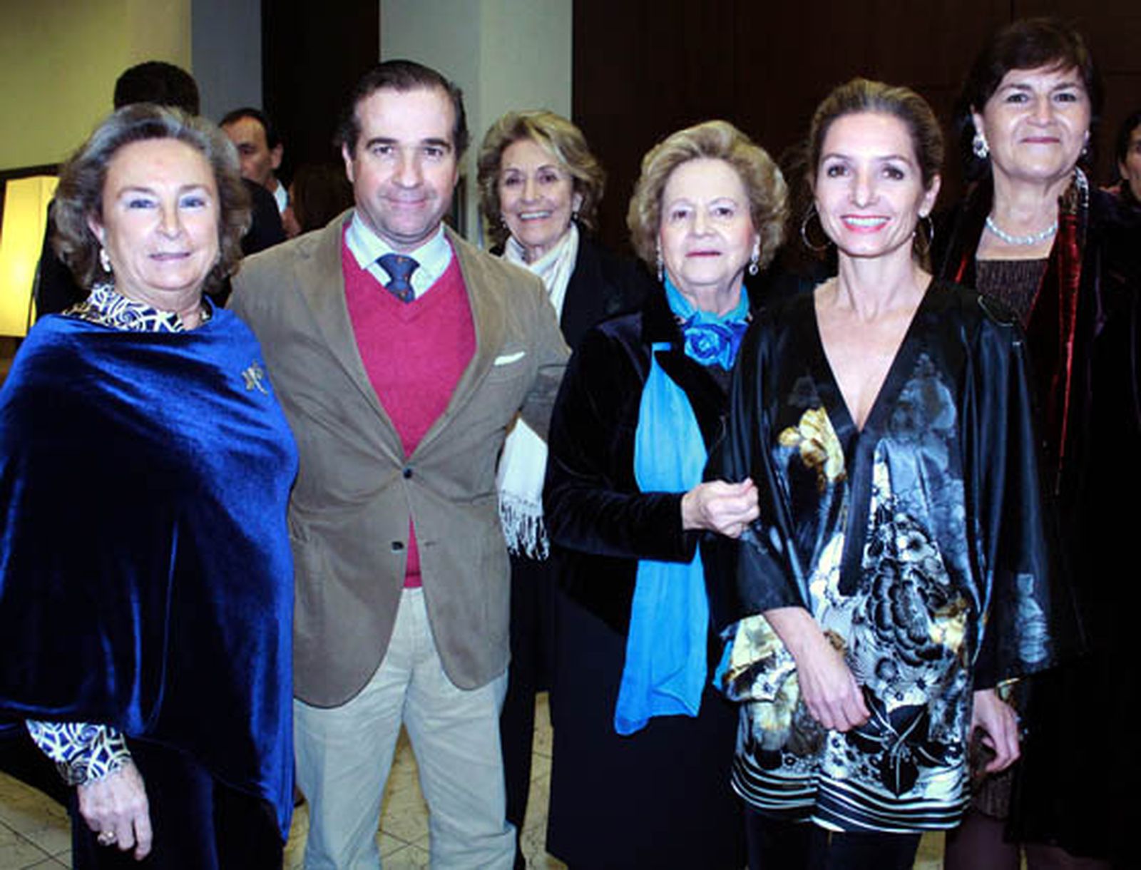 Carmen Moya, Félix Fernández-Salvador, Ángeles Blanco, Carmen Fernández de Heredia, madre del padre Jota, Valle López-Alonso y la abogada de familia María Pérez Galván.

Foto: Victoria Ramírez