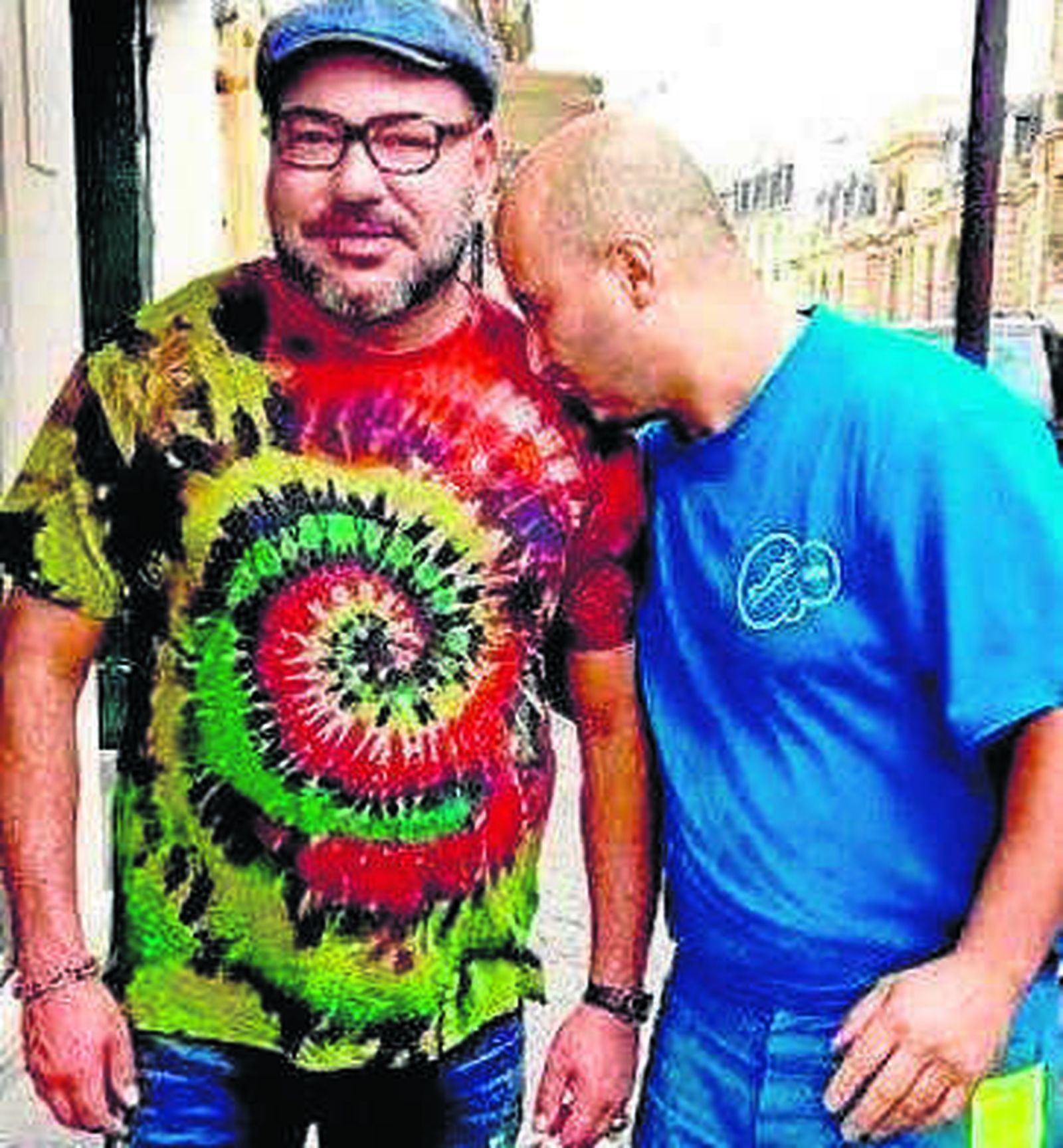 Imágenes de Mohamed VI en París, Ámsterdam y Miami subidas por inmigrantes marroquíes a Facebook