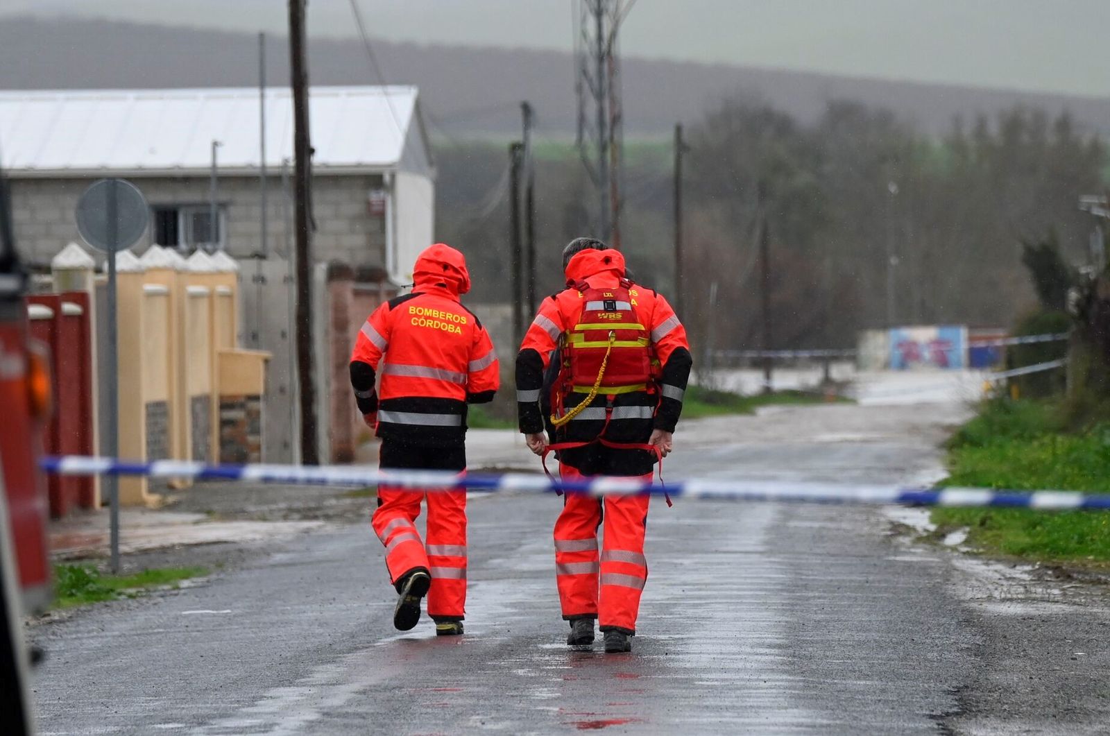 Tensión en los vecinos de Majaneque tras el desalojo por la crecida del Guadalquivir