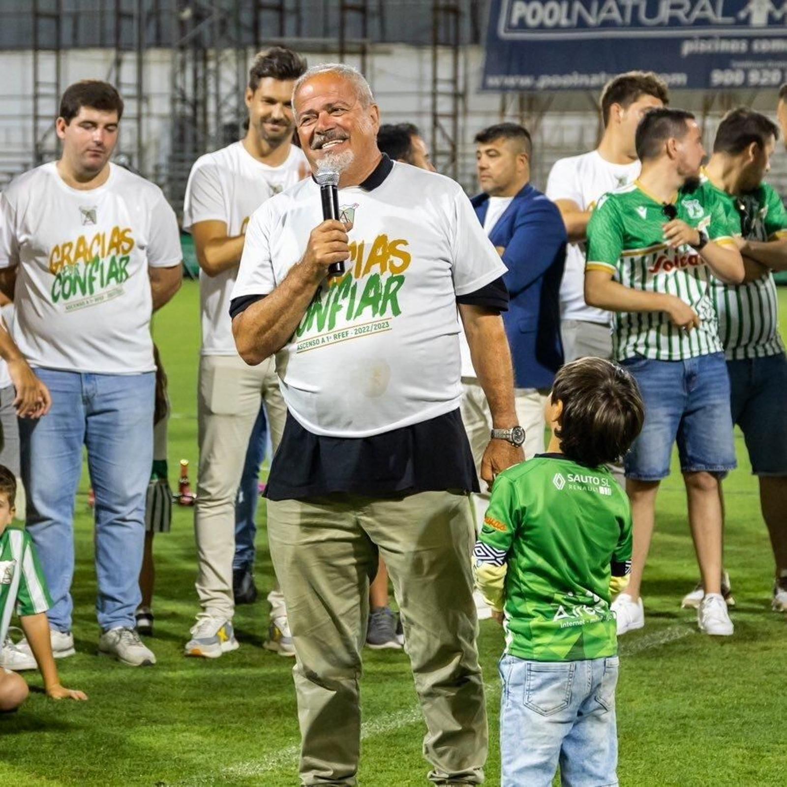 Antonio Iriondo, en la celebración del ascenso a Primera RFEF. Antonio Iriondo, en la celebración del ascenso a Primera RFEF.