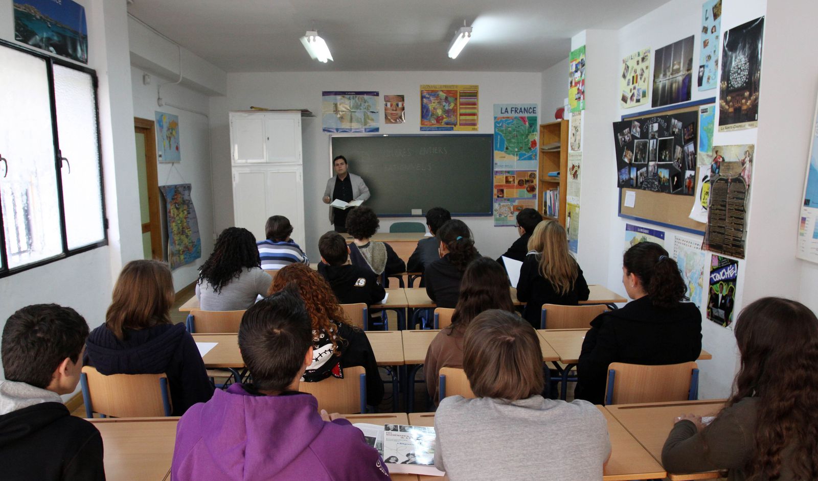 Clase bilingüe en un instituto público.