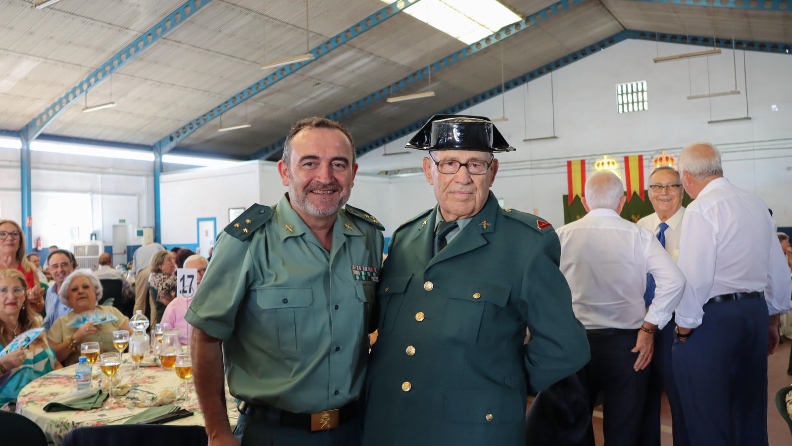 Una empresa sevillana regala 600 ostras gourmet a los veteranos de la Guardia Civil