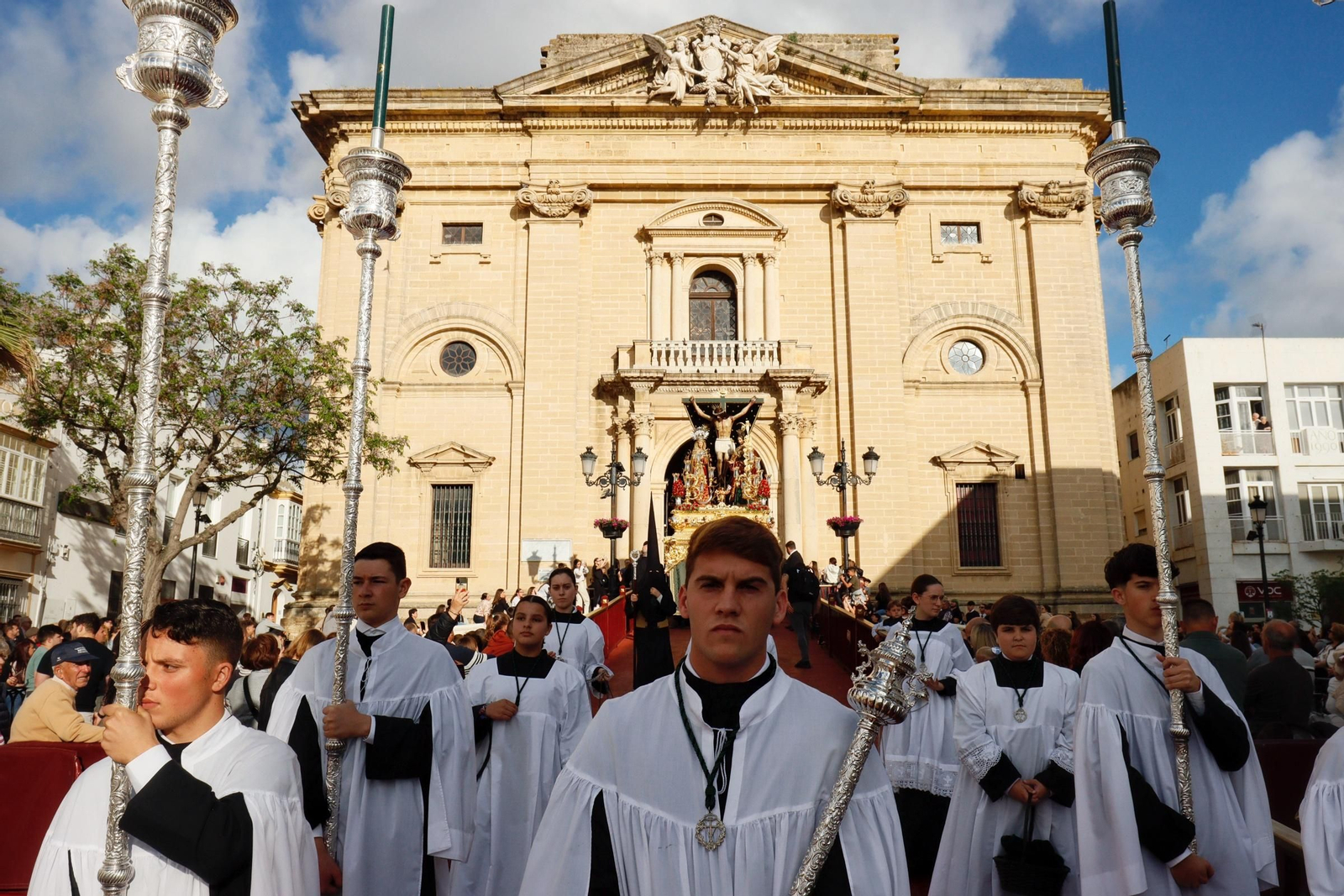 Imágenes de la salida de la Vera Cruz en la Semana Santa de Chiclana 2025