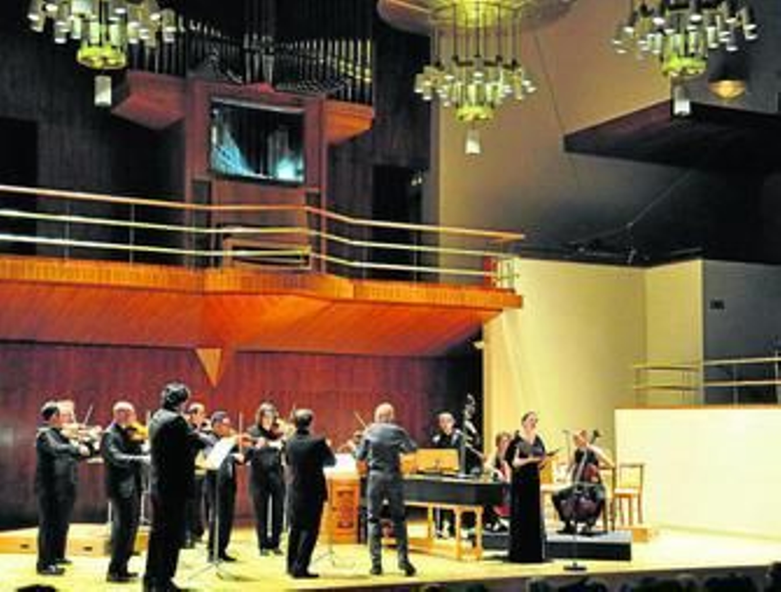Enrico Onofri dirigiendo a la Barroca de Sevilla en el Auditorio Nacional de Madrid.