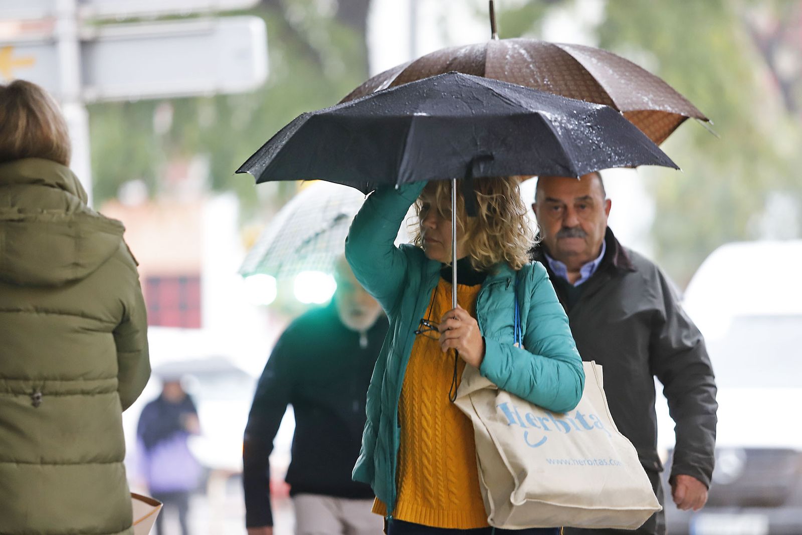 imágenes de la lluviosa mañana en Huelva