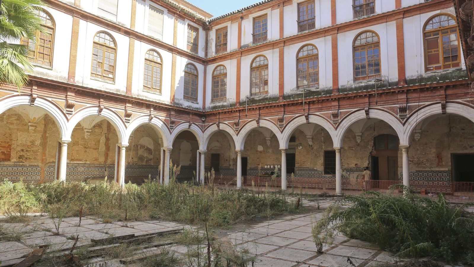 Patio del antiguo convento de San Agustín, donde se instalará la Biblioteca de Estado en la provincia.