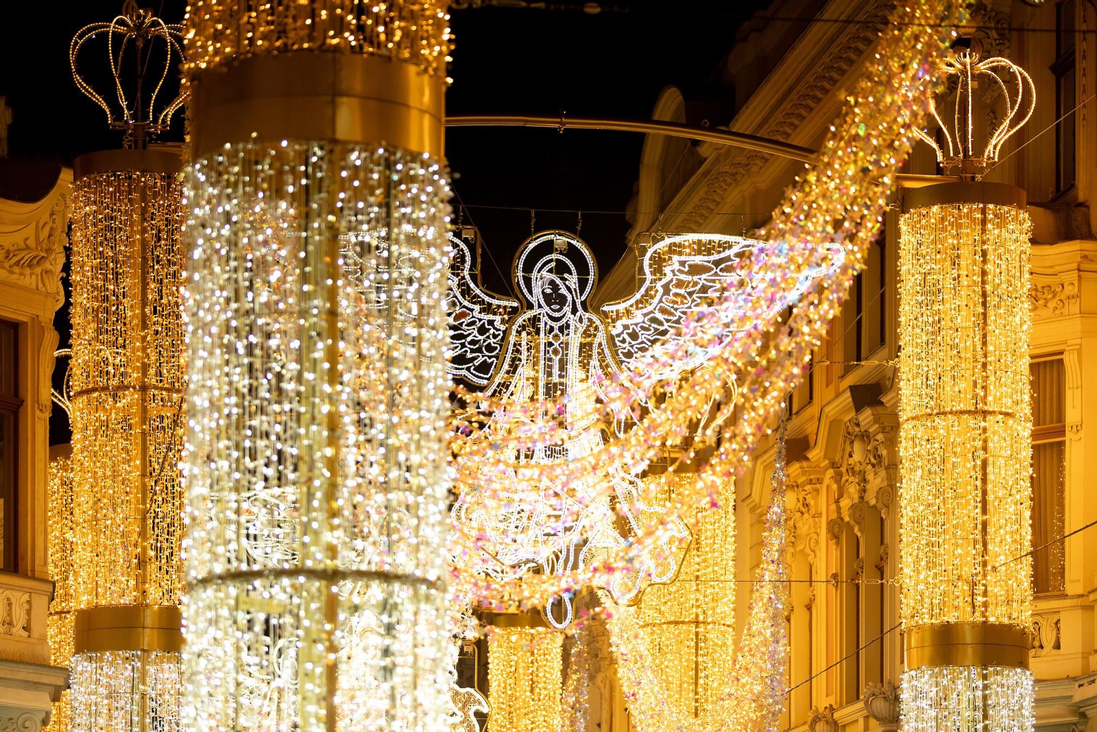 Una de las calles de Cluj-Napoca, la segunda ciudad en importancia de Rumanía, iluminada por  Ximenez Group.