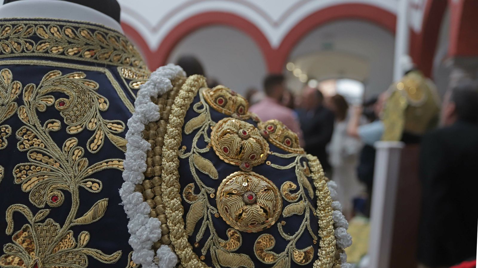 Exposición de fotografía taurinas y trajes de toreo en el museo de Algeciras