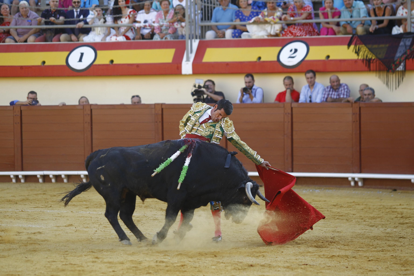 Imágenes de la corrida de toros de la Feria de Vera, con Morante de la Puebla, Emilio de Justo y Pablo Aguado