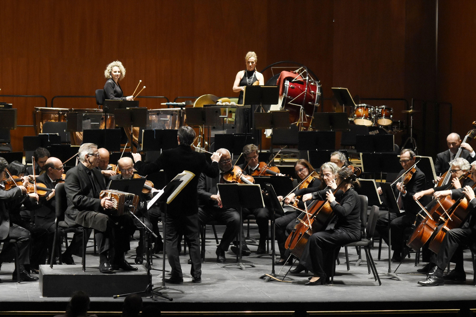 La Orquesta, en su último concierto, con Raúl Jaurena como solista.