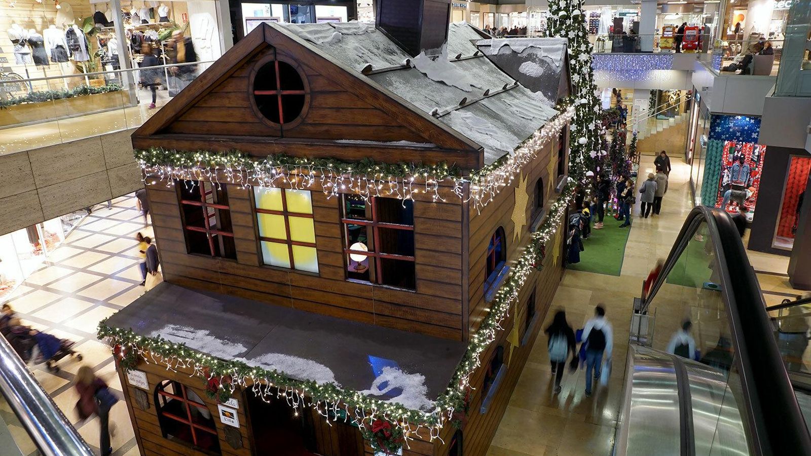 Entre otras instalaciones, hay una Casa de los Duendes de los Reyes Magos.