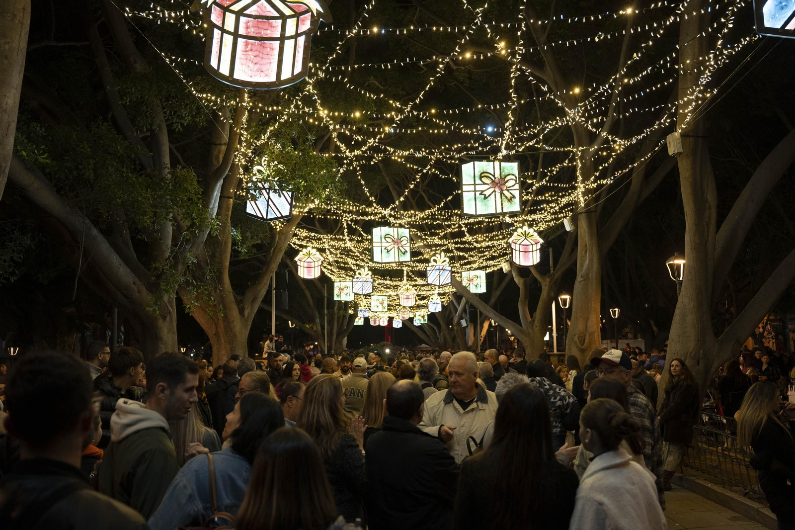 Las mejores imágenes del encendido navideño en Almería