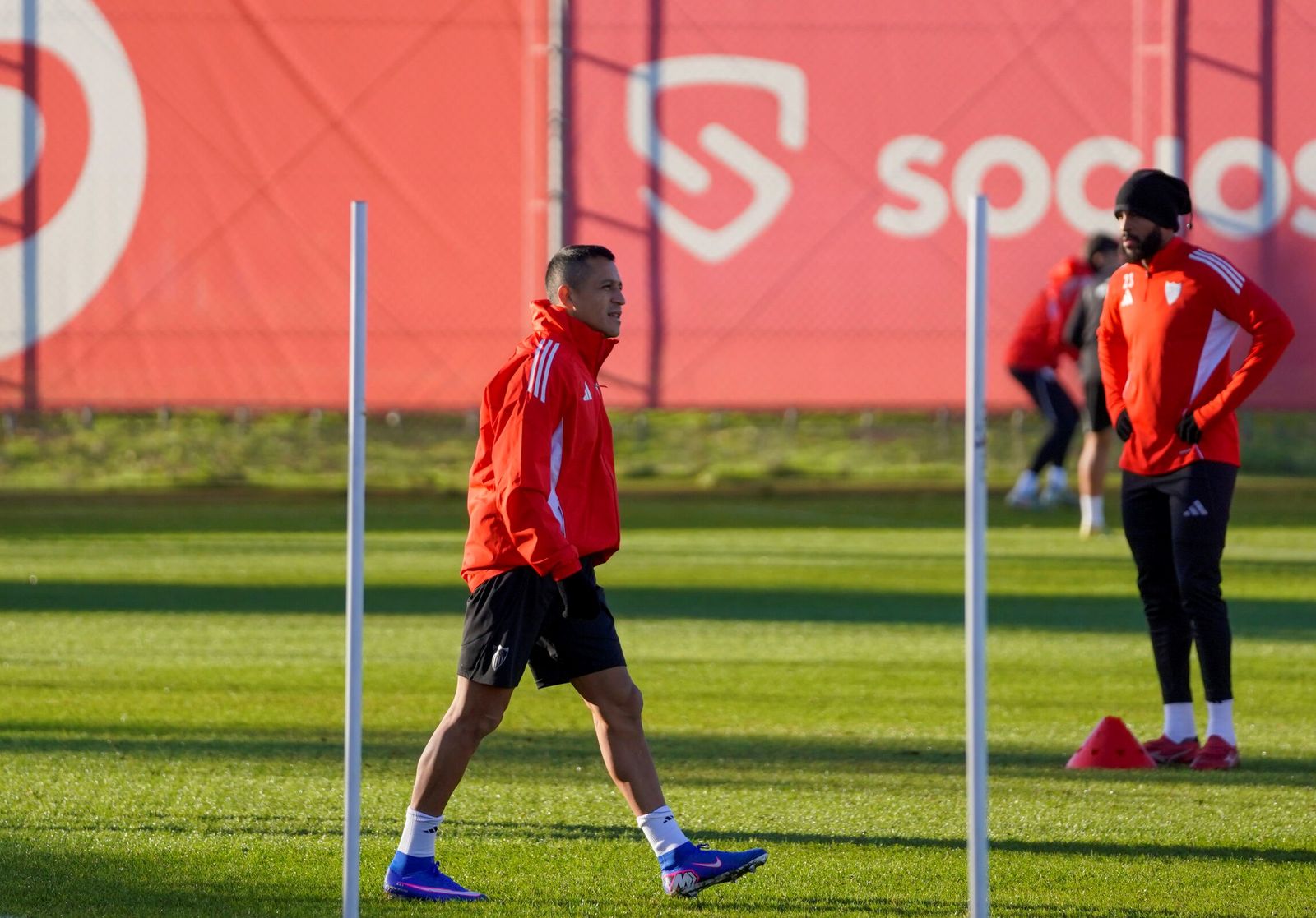 Alexis Sánchez, en un entrenamiento del Sevilla.