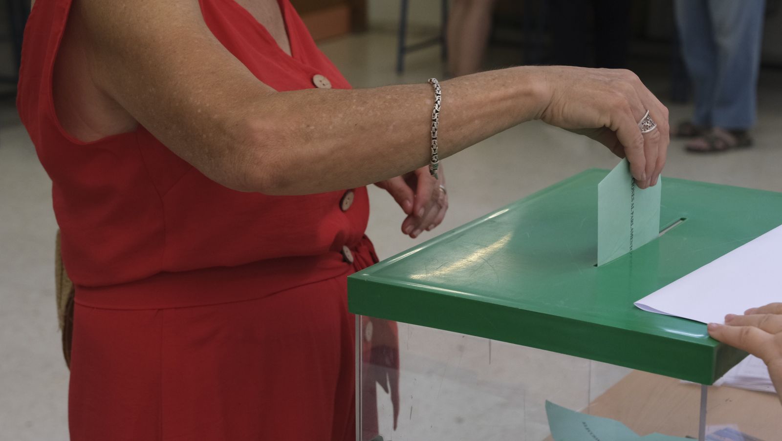 Imágenes de la votaciones en Almería al parlamento andaluz