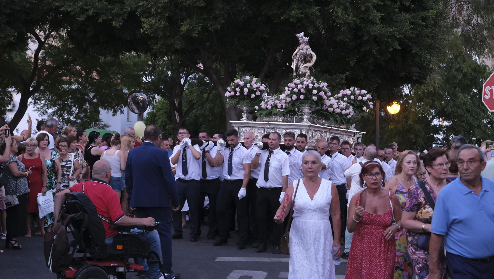 Procesión terrestre de la Virgen del Carmen en Aguadulce