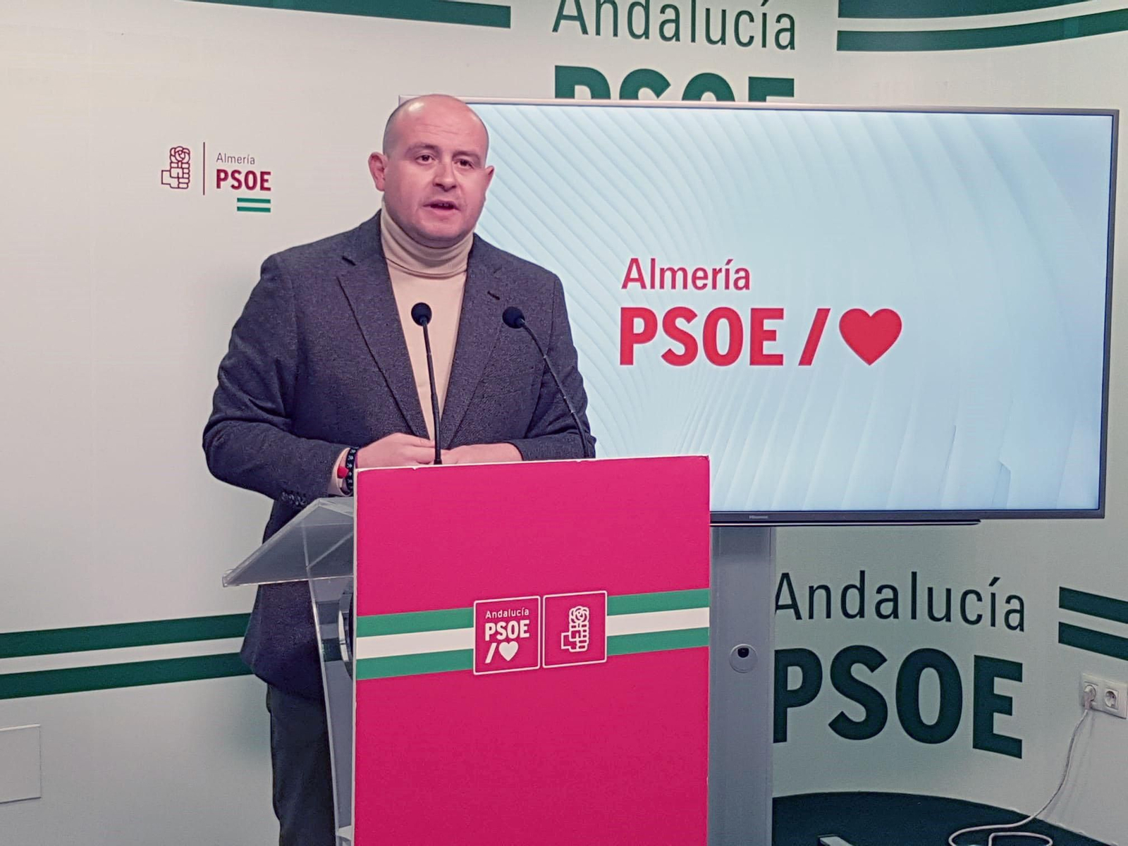 Antonio Martínez, hoy, en rueda de prensa