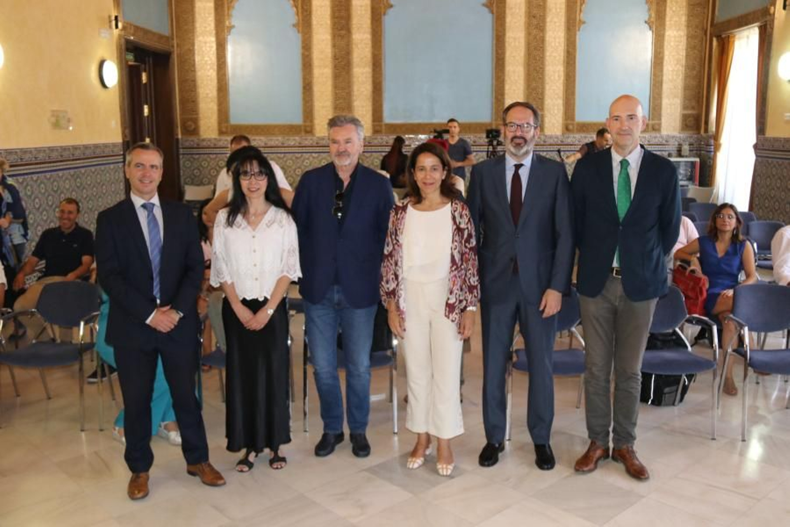 Dirigentes institucionales en la presentación de la herramienta.