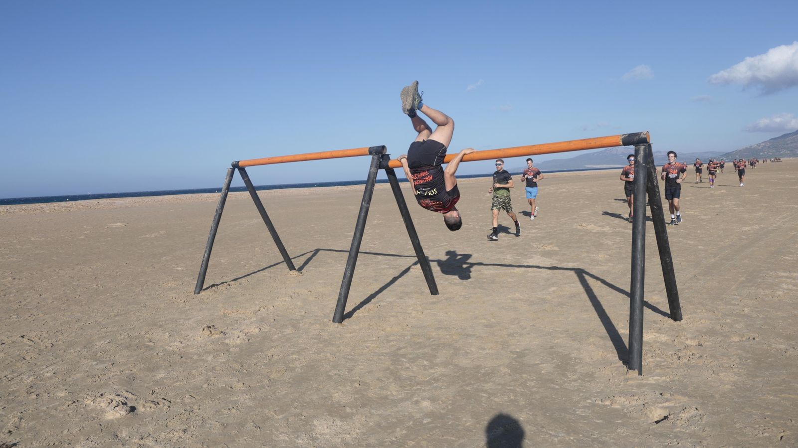 Carrera de obstáculos Adrenaline Race, en la playa de los Lances, en imágenes